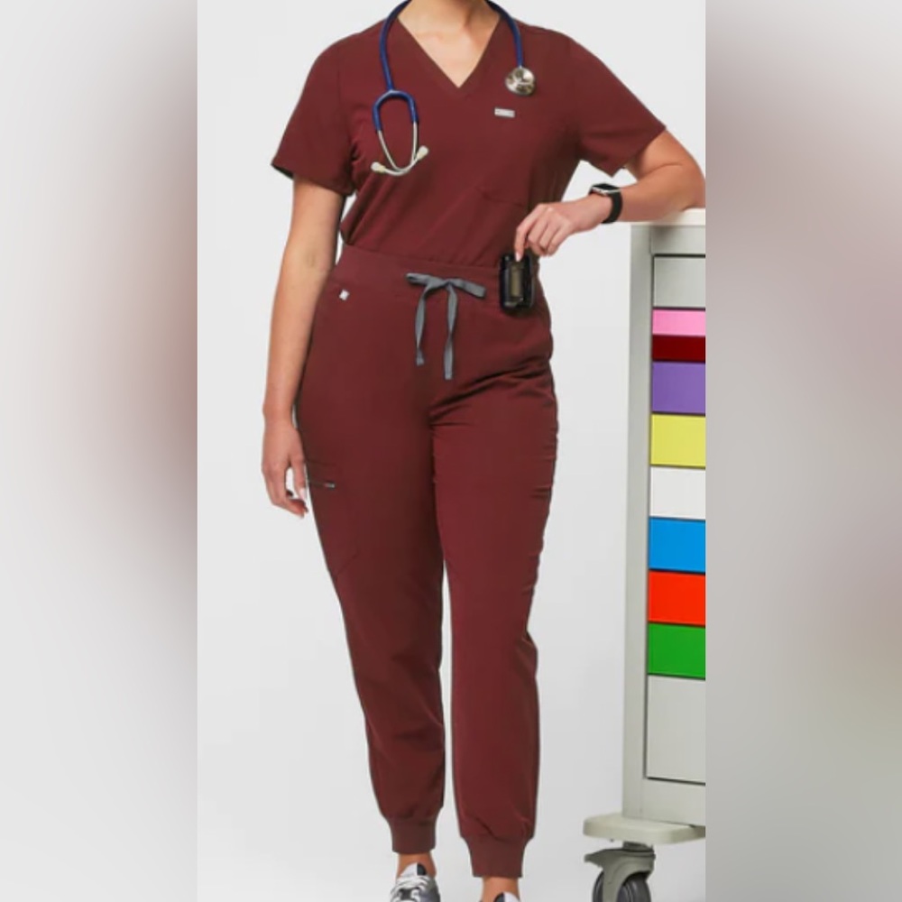 🛑 SOLD 🛑 Figs Burgundy Scrub Set